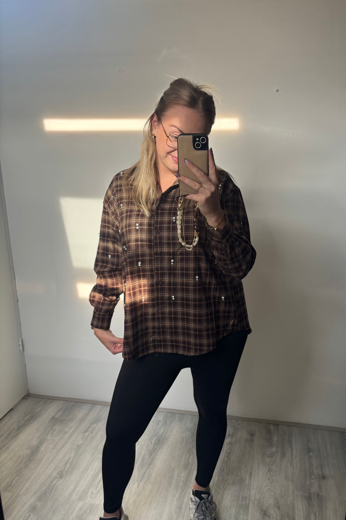 Geruite blouse bruin met steentjes