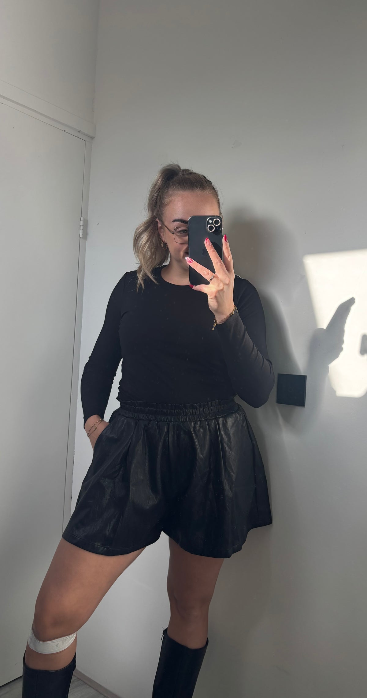 Leren short